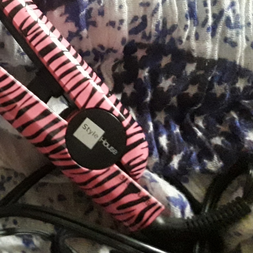 Straightener - Picture 2 of 3